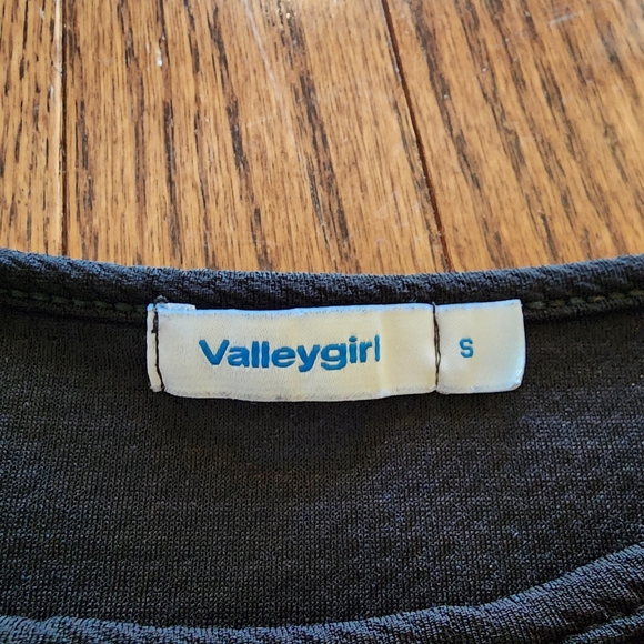 Elegant black top - Picture 3 of 4